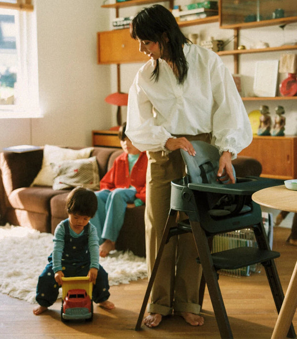 Stokke Steps Black / Warm Brown